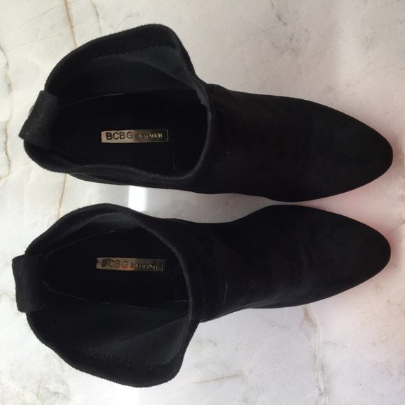 BCBGeneration Black Suede Ankle Booties, size 10 - Picture 4 of 9